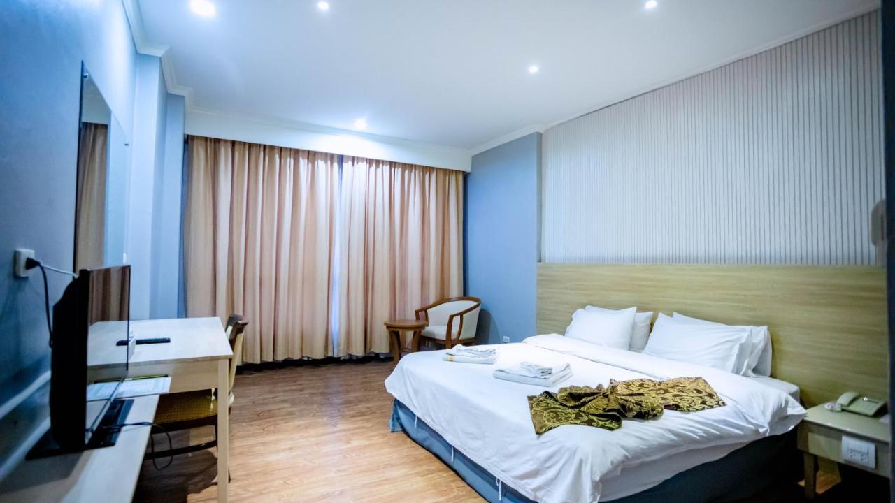 Cbd 2 Hotel Сурат Тхани Екстериор снимка